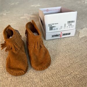 Minnetonka Tan Kids Moccasin Booties with Fringe baby size 4